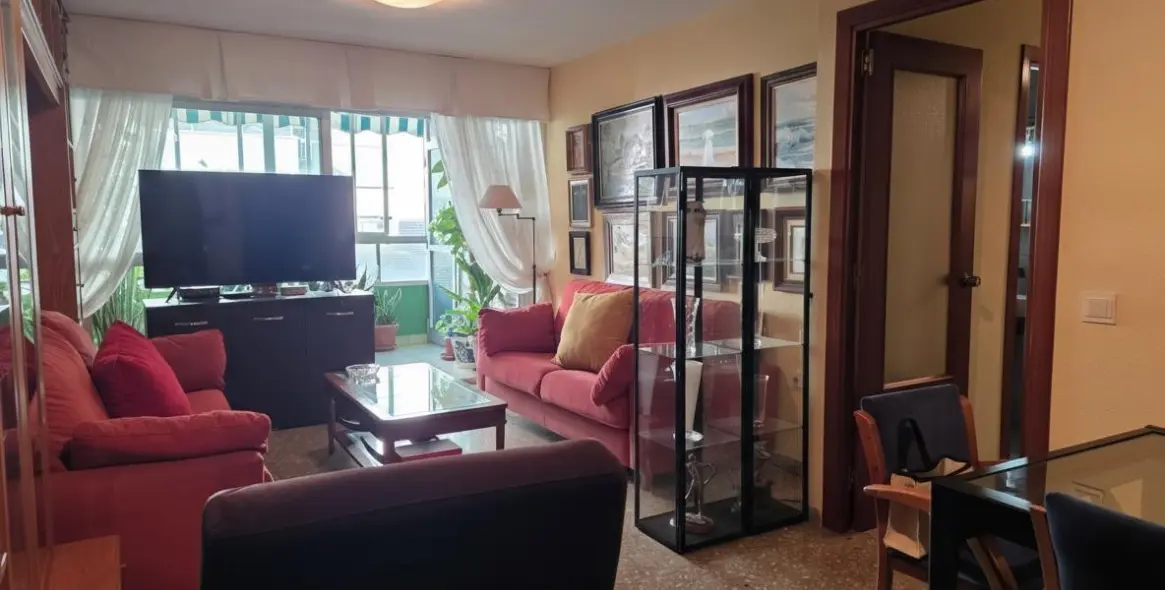 Sale of middle floor apartment in Málaga 4