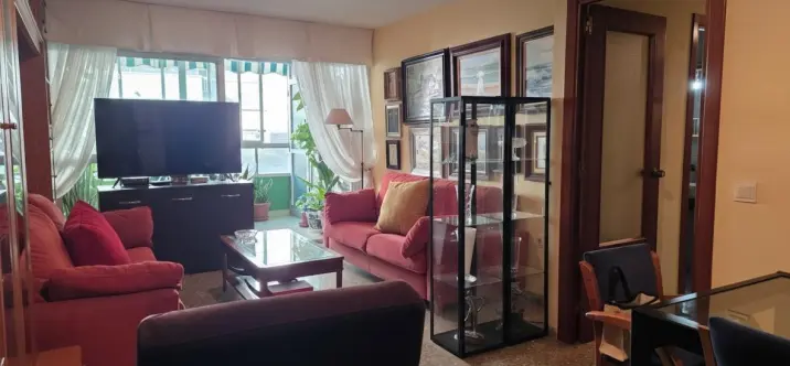 Sale of middle floor apartment in Málaga 3