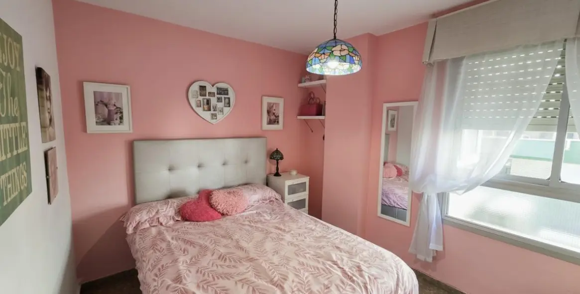 Sale of middle floor apartment in Málaga 5