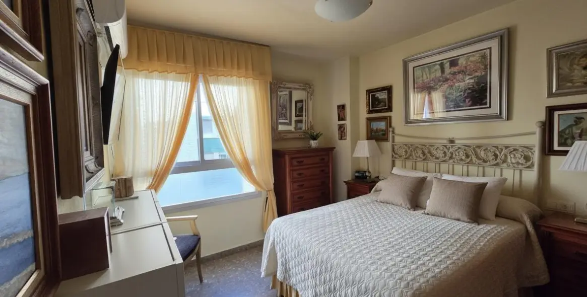 Sale of middle floor apartment in Málaga 7