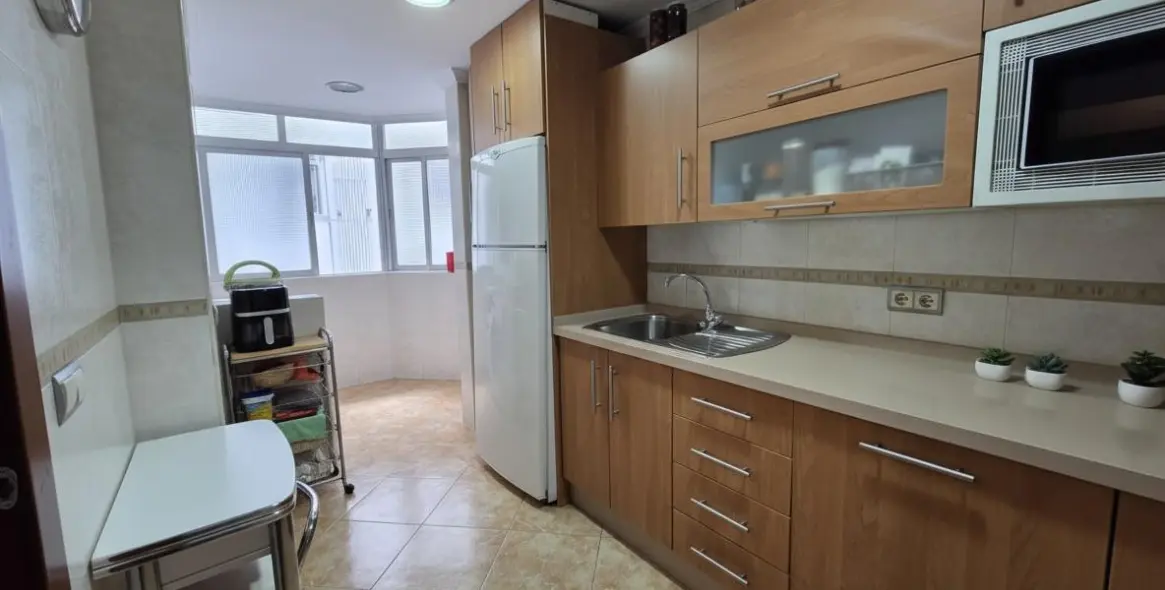 Sale of middle floor apartment in Málaga 10
