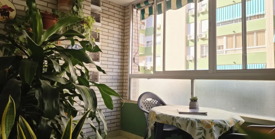 Sale of middle floor apartment in Málaga 11