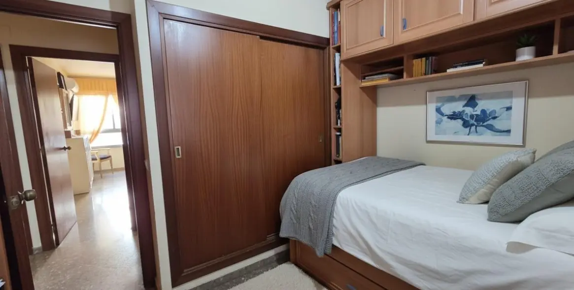 Sale of middle floor apartment in Málaga 15