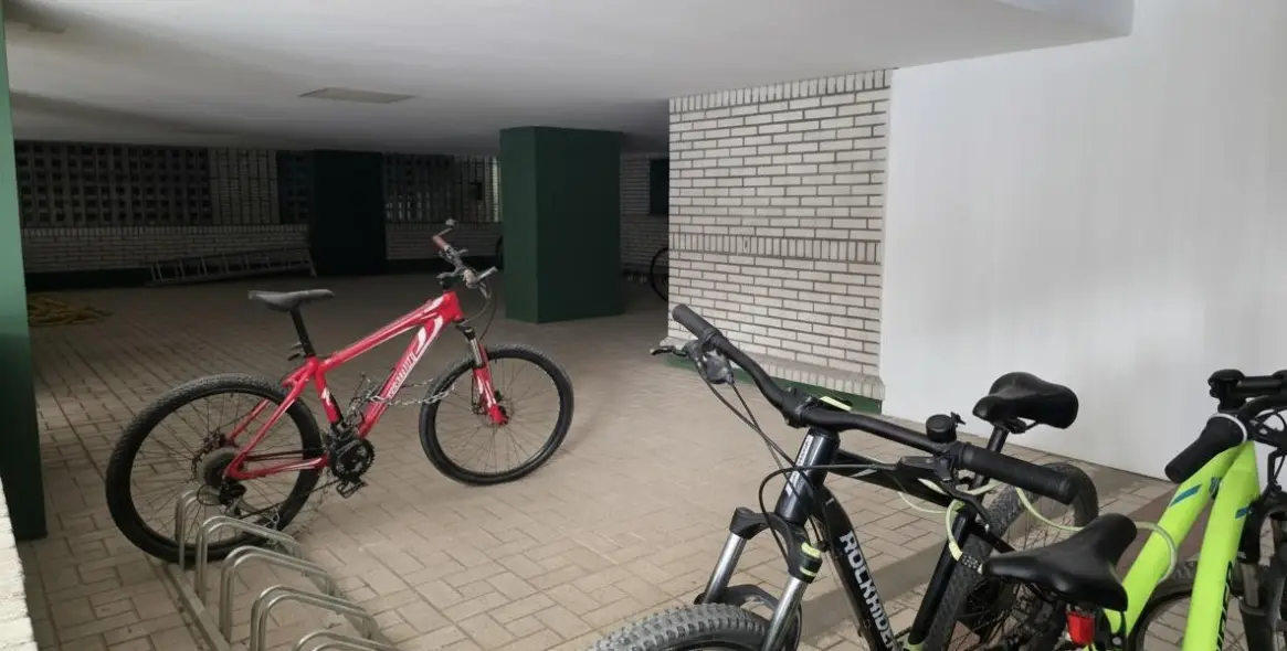 Sale of middle floor apartment in Málaga 16