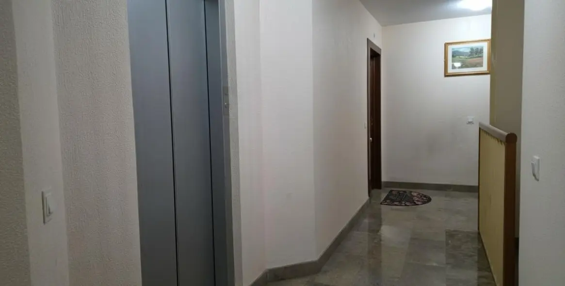 Sale of middle floor apartment in Málaga 18