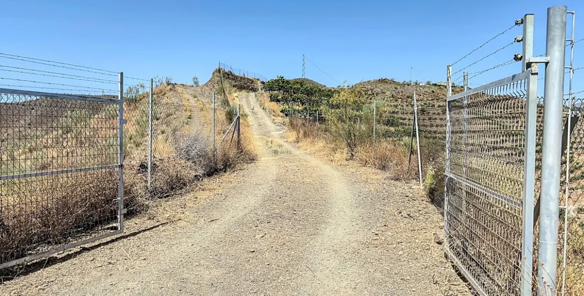 Продажа  жилого участка в Cajíz 19