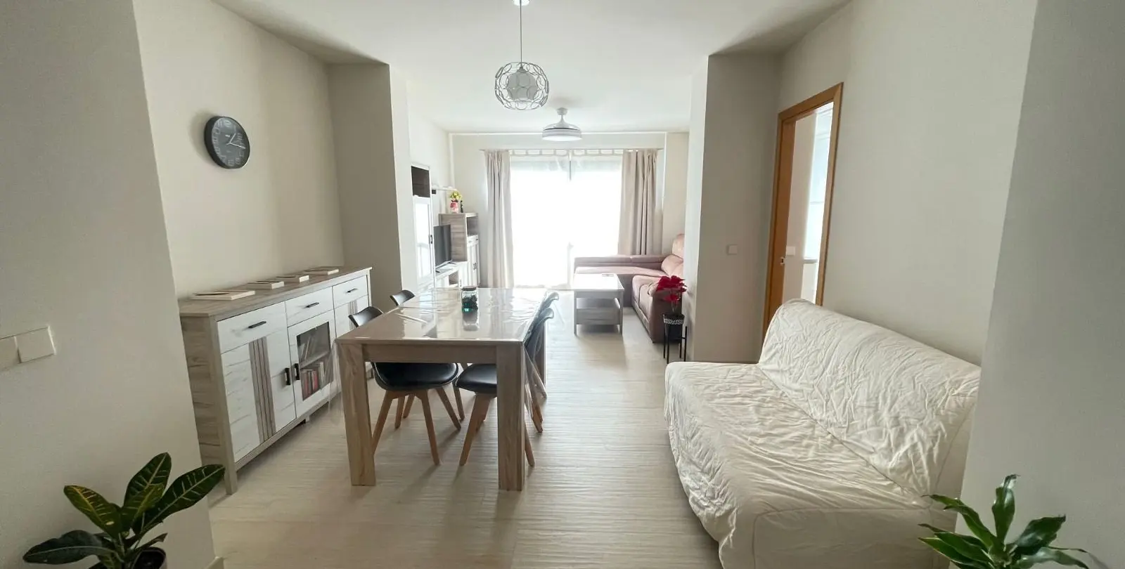 Продажа апартаментов на среднем этаже в Estepona 1
