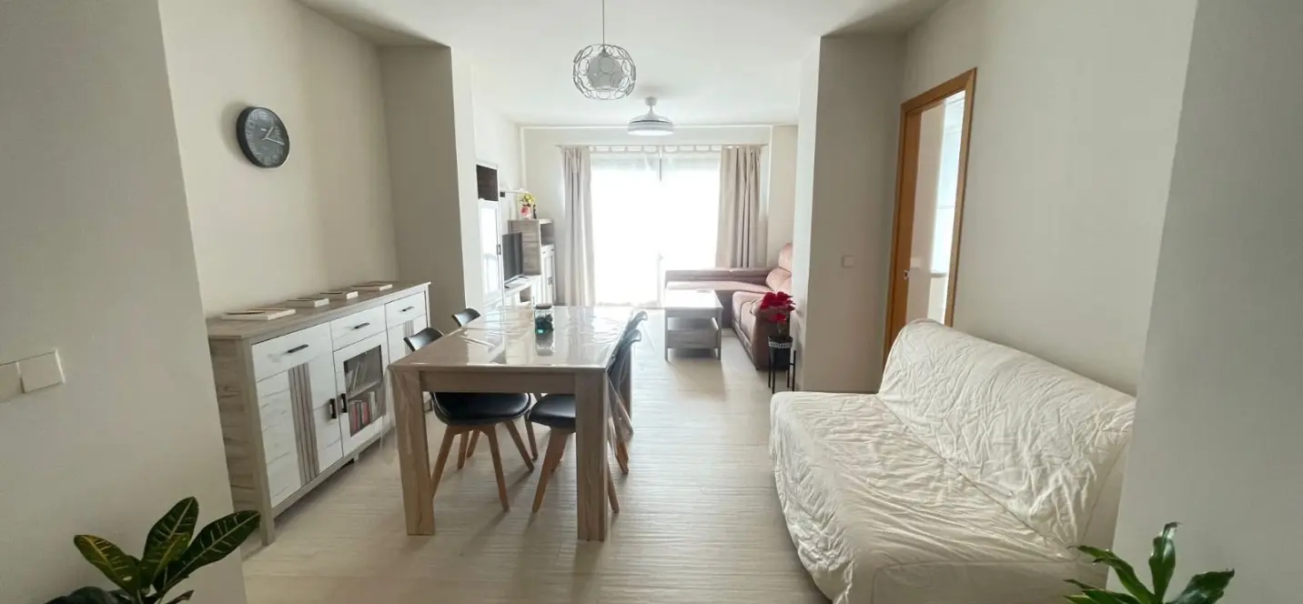 Venta de apartamento en planta media en Estepona 0