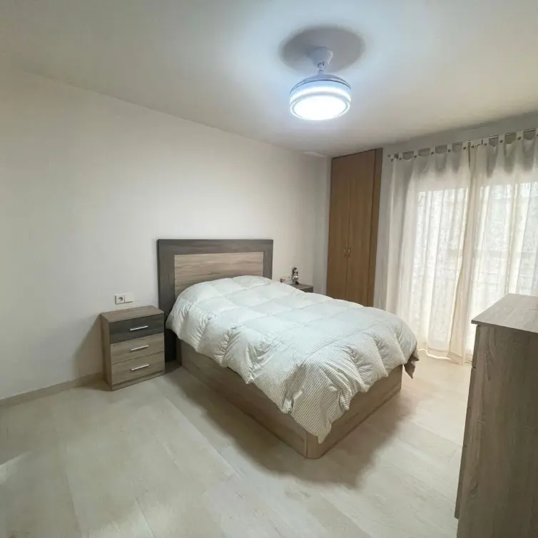 Venta de apartamento en planta media en Estepona