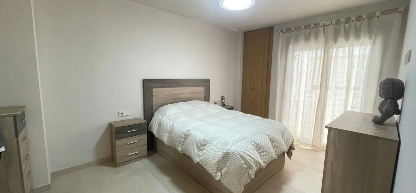 Venta de apartamento en planta media en Estepona 1