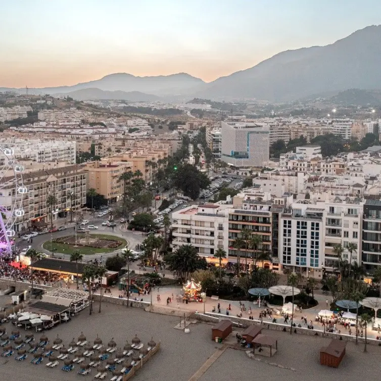 Venta de apartamento en planta media en Estepona