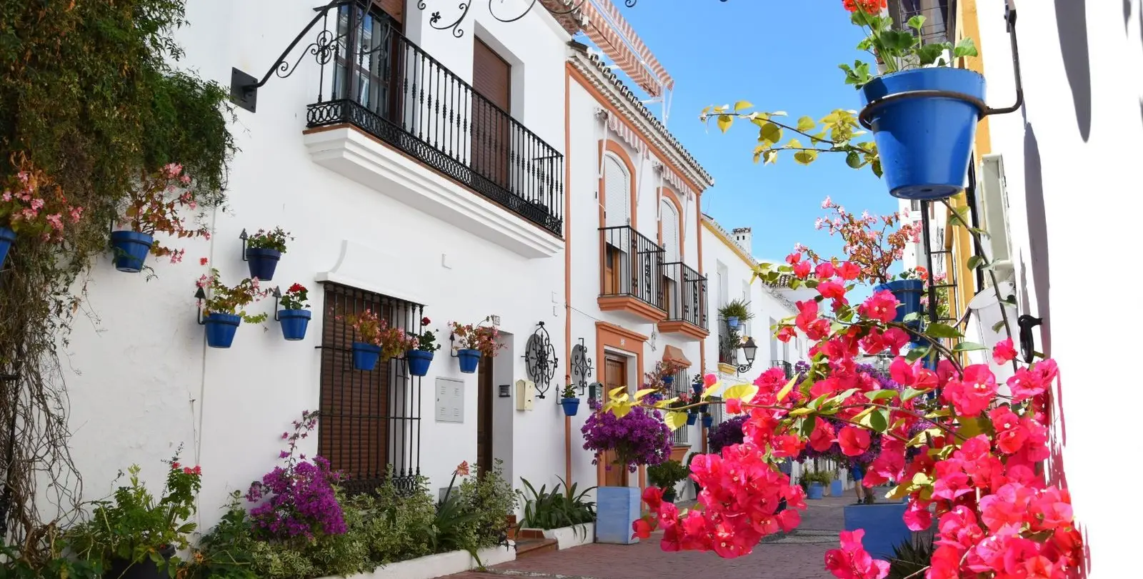 Продажа апартаментов на среднем этаже в Estepona 16