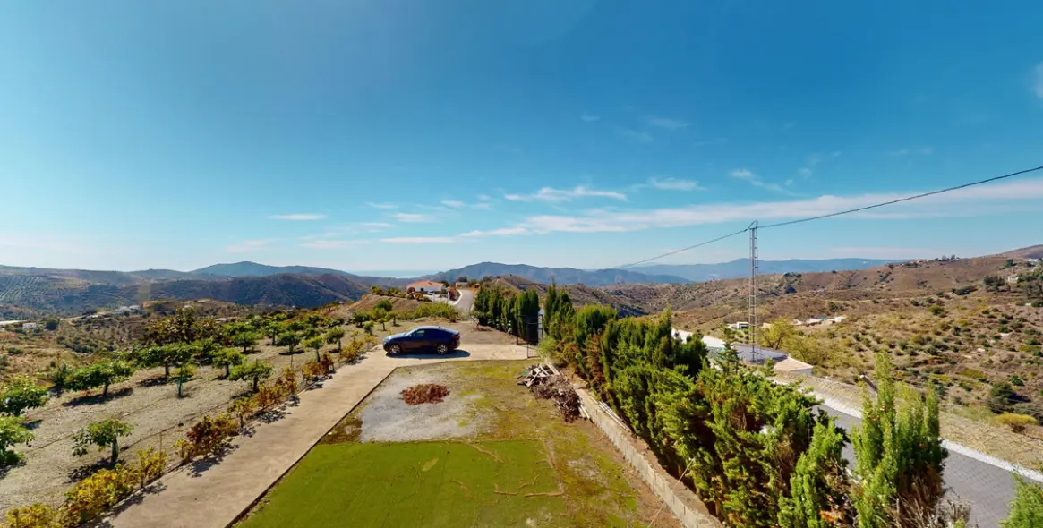 Sale of detached villa in Sedella 2