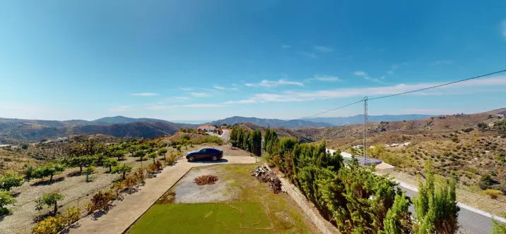Sale of detached villa in Sedella 1