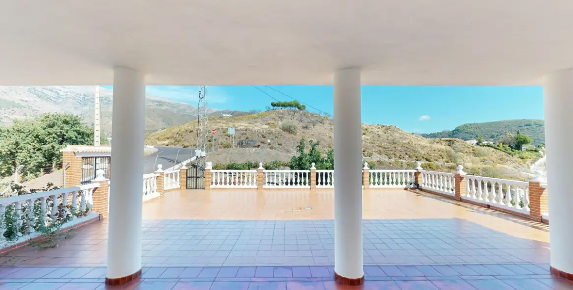 Sale of detached villa in Sedella 4