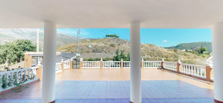 Sale of detached villa in Sedella 3