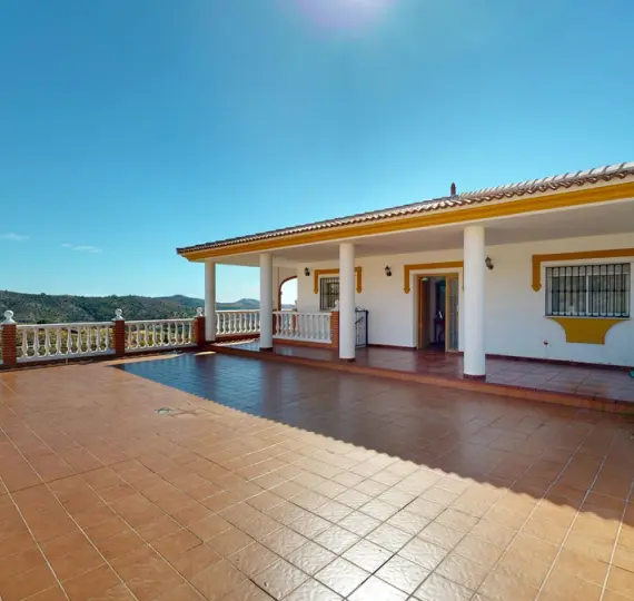 Sale of detached villa in Sedella