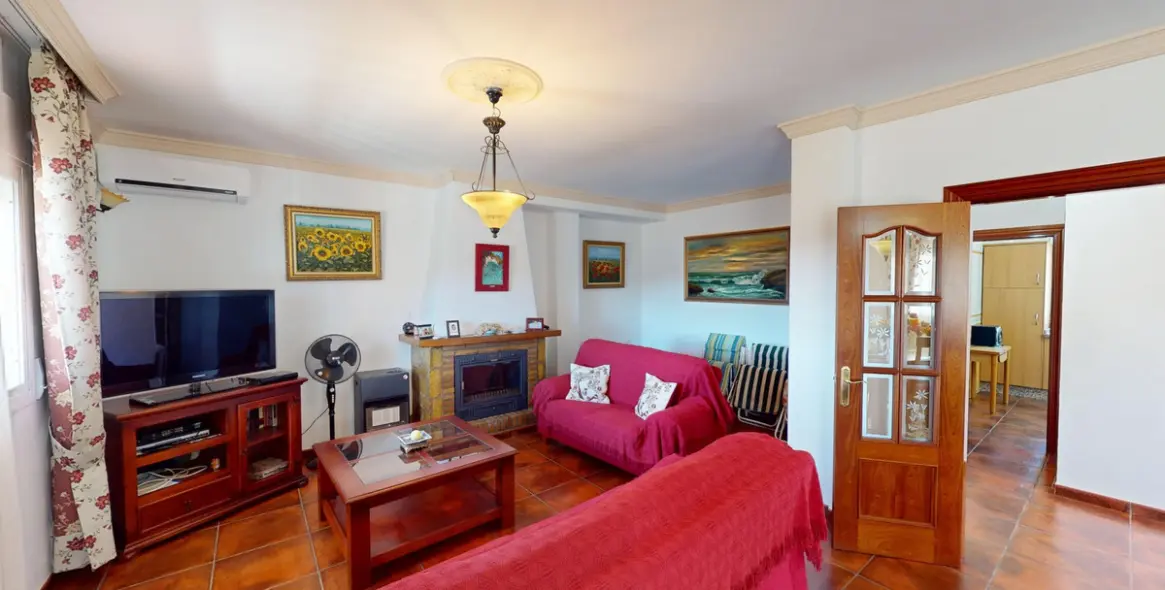 Sale of detached villa in Sedella 10