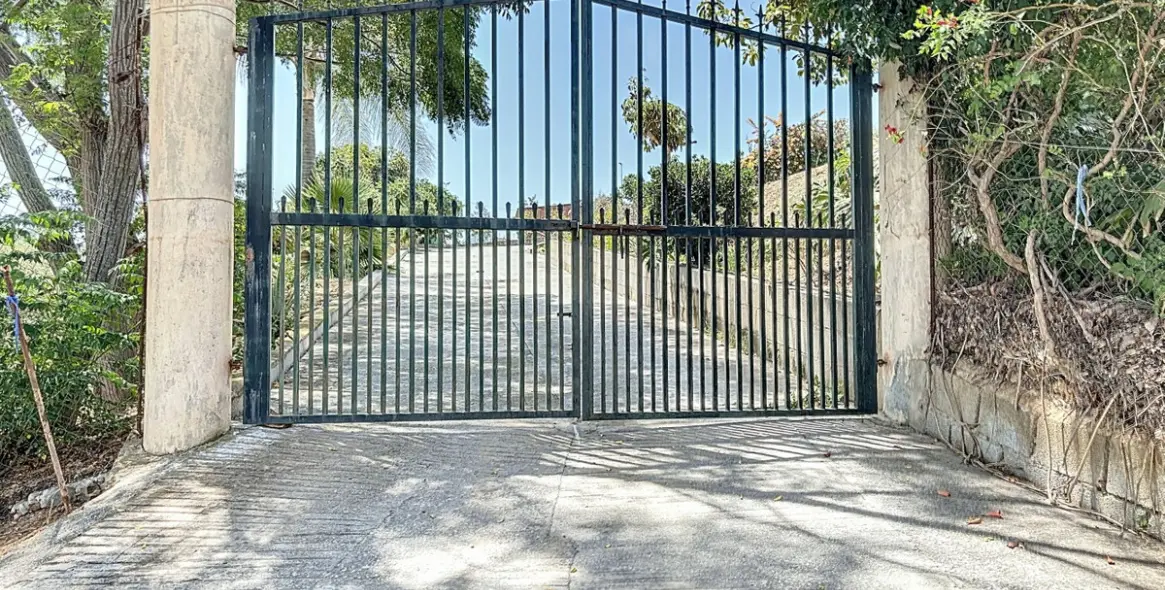 Sale of finca - cortijo in Torre del Mar 2