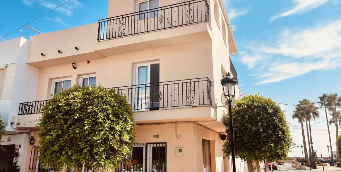 Sale of semi-detached house in La Duquesa 4