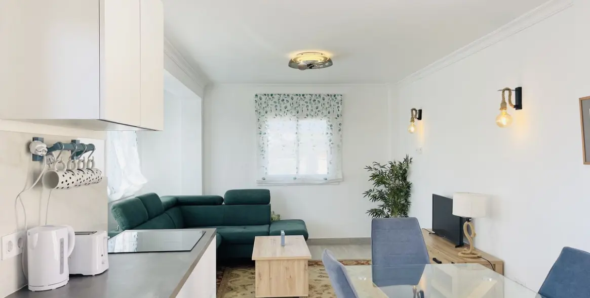 Sale of semi-detached house in La Duquesa 14