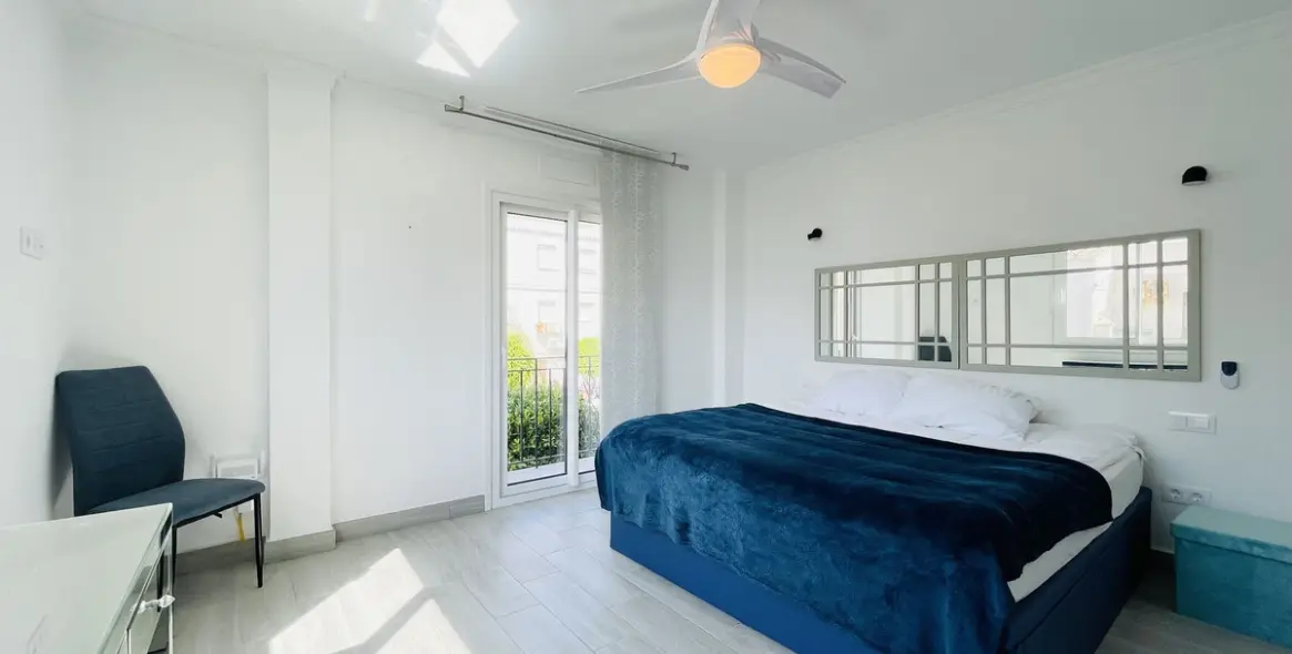 Sale of semi-detached house in La Duquesa 17