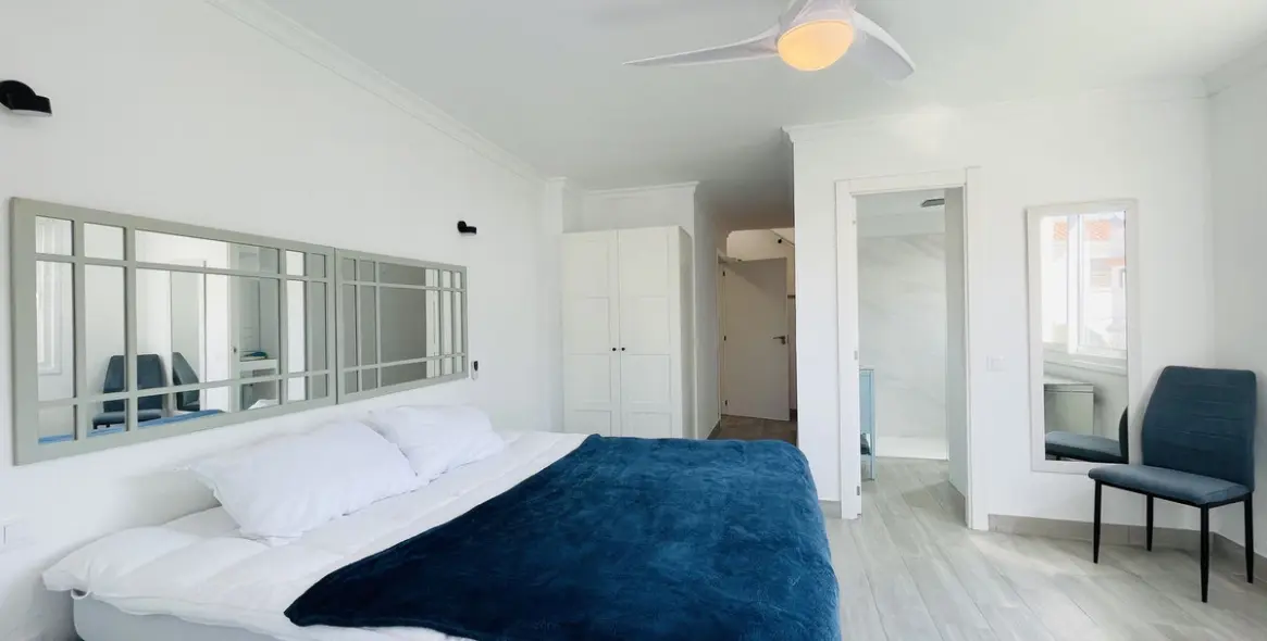 Sale of semi-detached house in La Duquesa 19