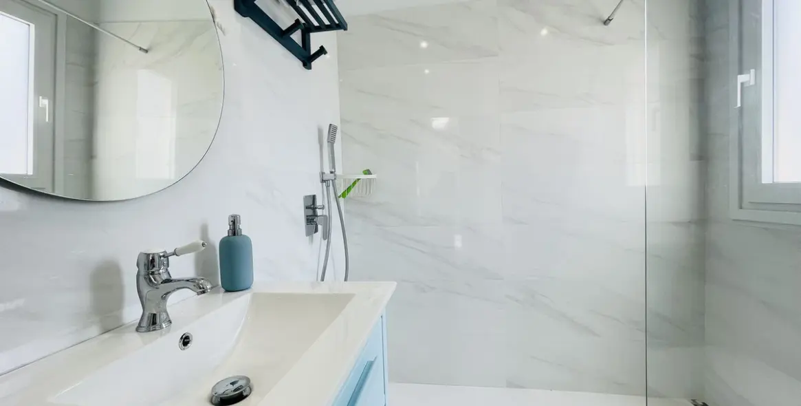 Sale of semi-detached house in La Duquesa 20