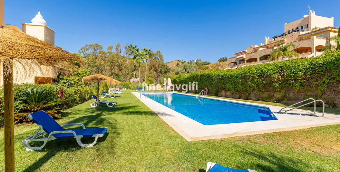 Продажа апартаментов на среднем этаже в Elviria 1