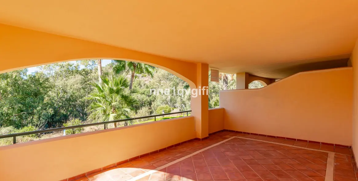 Продажа апартаментов на среднем этаже в Elviria 2