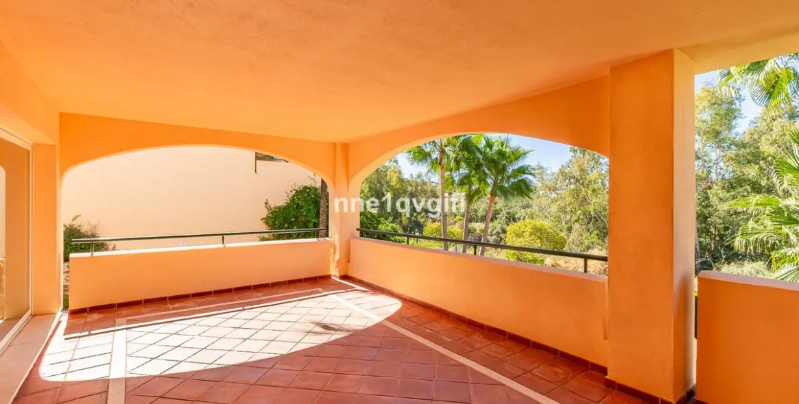 Продажа апартаментов на среднем этаже в Elviria 3