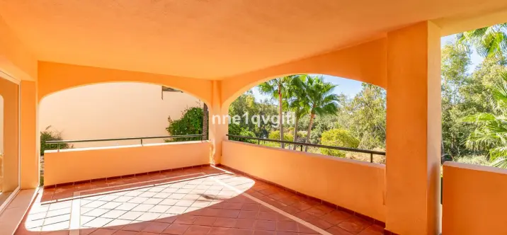 Продажа апартаментов на среднем этаже в Elviria 2