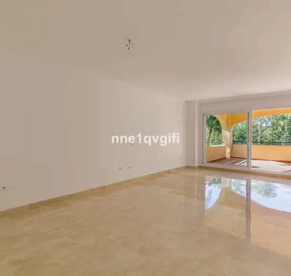 Продажа апартаментов на среднем этаже в Elviria