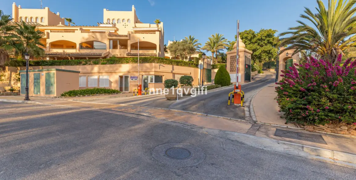 Продажа апартаментов на среднем этаже в Elviria 11