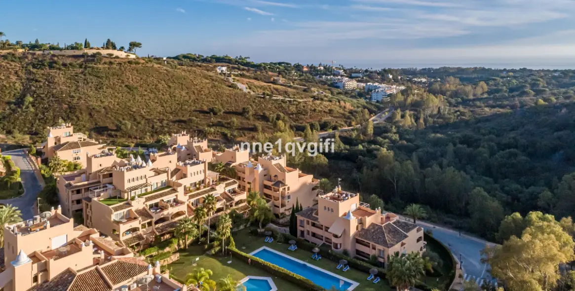 Продажа апартаментов на среднем этаже в Elviria 14