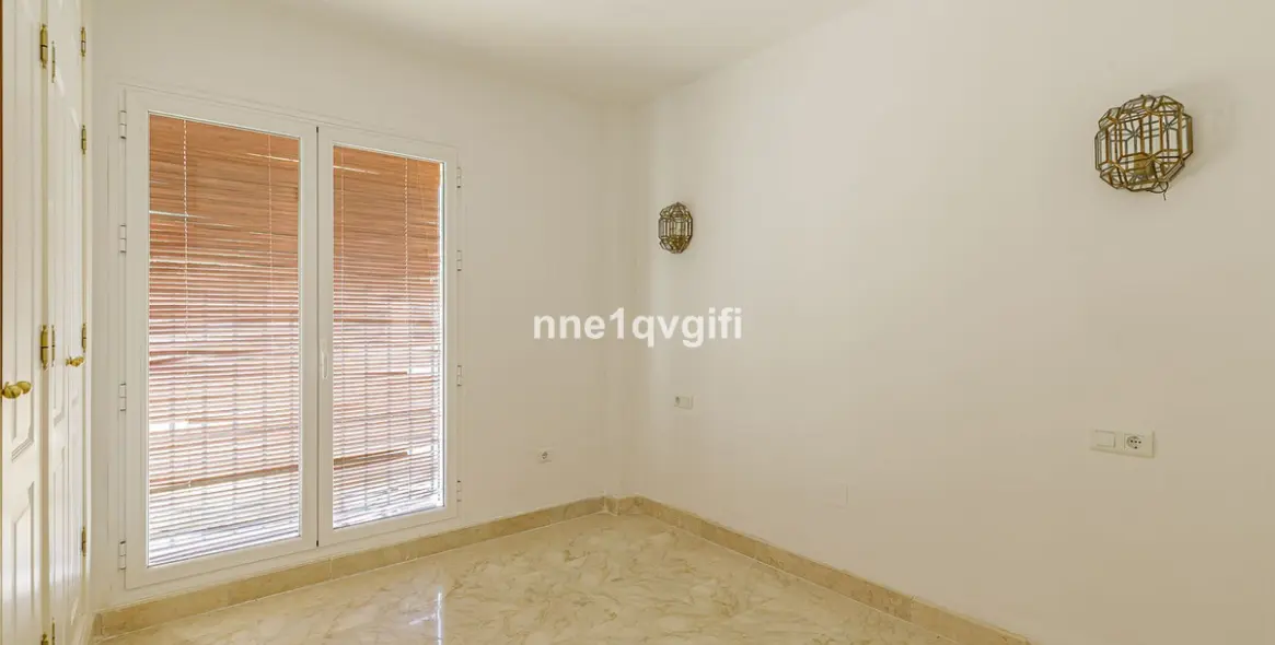 Продажа апартаментов на среднем этаже в Elviria 15