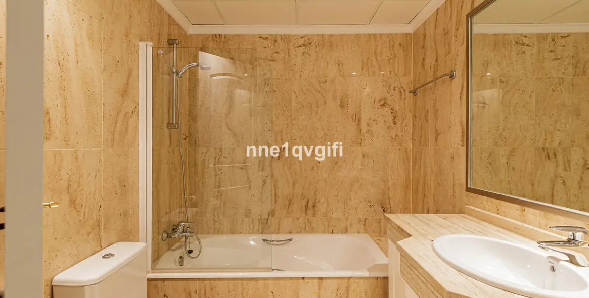 Продажа апартаментов на среднем этаже в Elviria 16