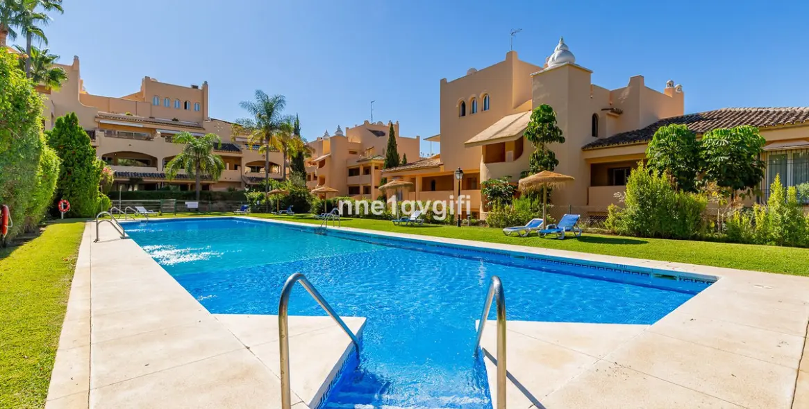 Продажа апартаментов на среднем этаже в Elviria 17