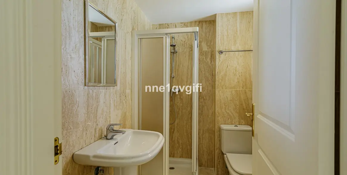 Продажа апартаментов на среднем этаже в Elviria 18