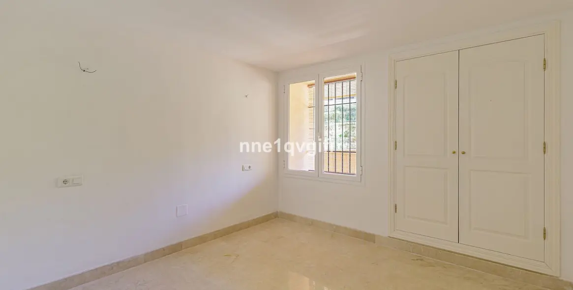 Продажа апартаментов на среднем этаже в Elviria 19