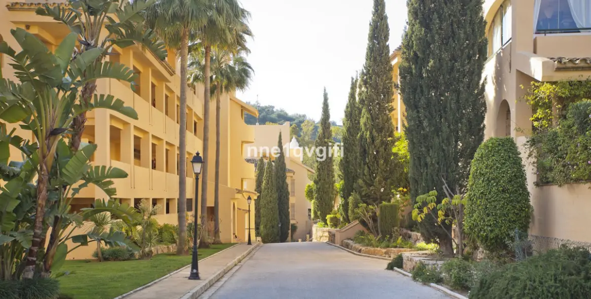 Продажа апартаментов на среднем этаже в Elviria 20