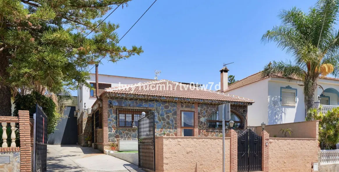 Sale of detached villa in Alhaurín de la Torre 12