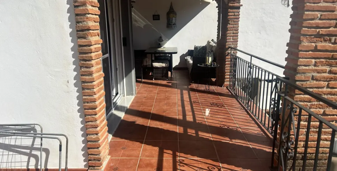 Sale of townhouse in Calahonda 1