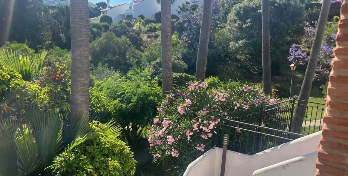 Sale of townhouse in Calahonda 4