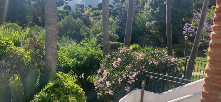 Sale of townhouse in Calahonda 3