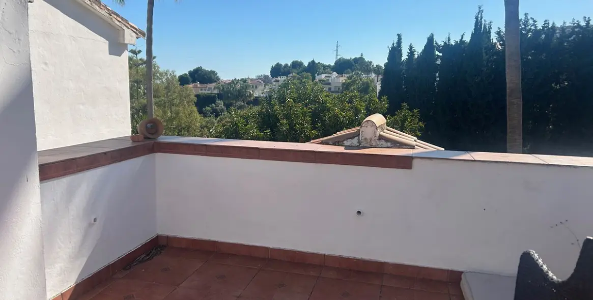 Sale of townhouse in Calahonda 13
