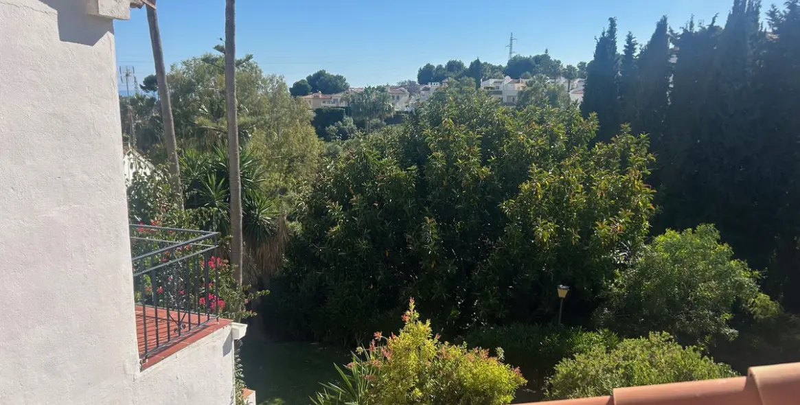 Sale of townhouse in Calahonda 14