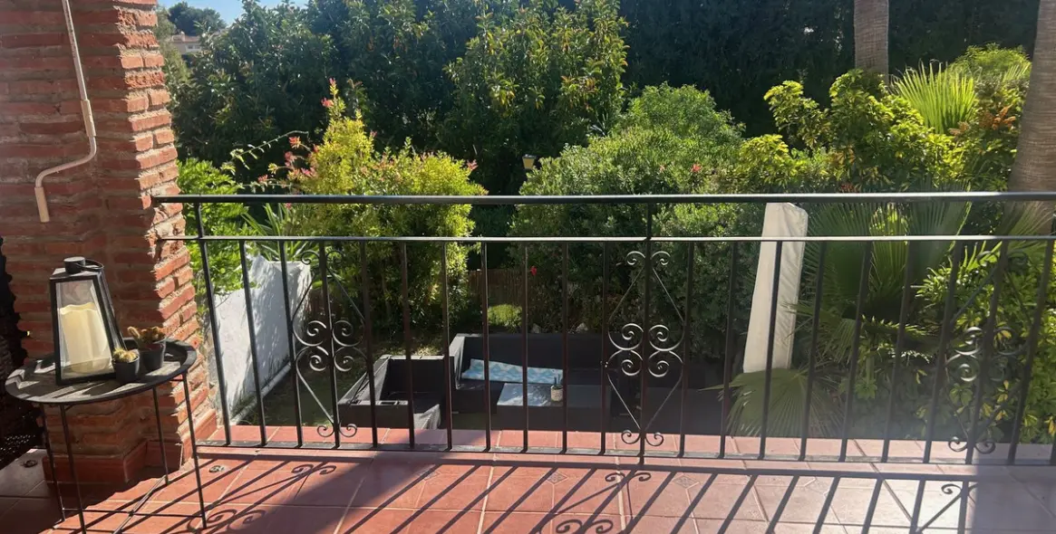Sale of townhouse in Calahonda 16