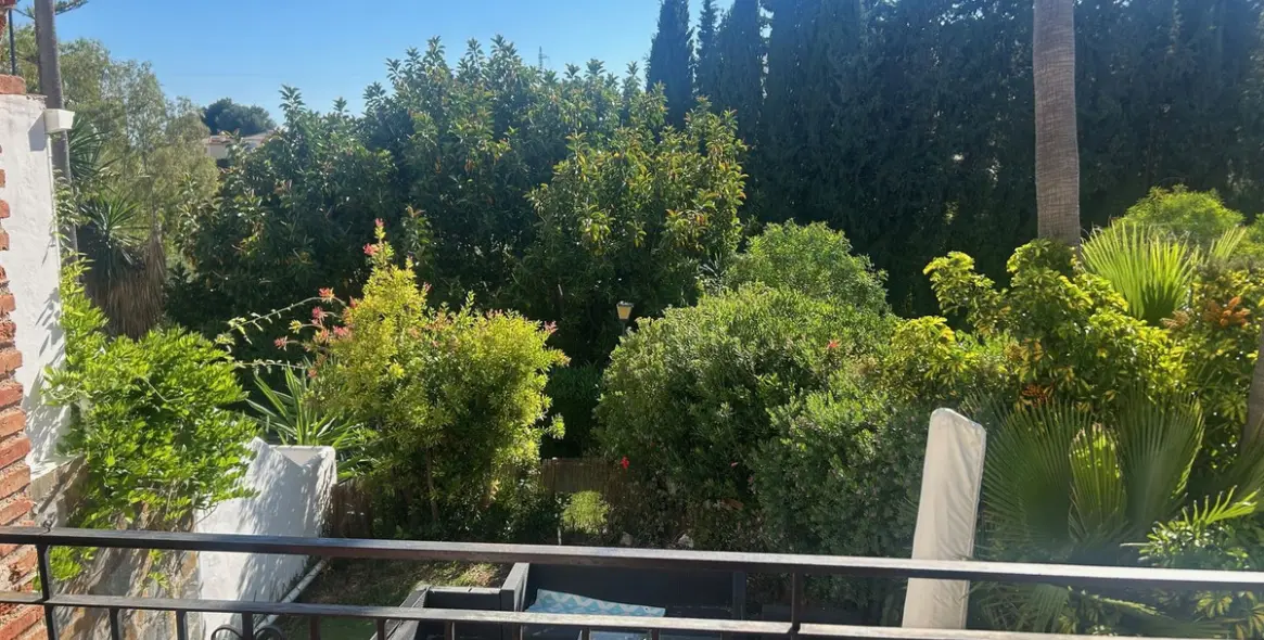 Sale of townhouse in Calahonda 18