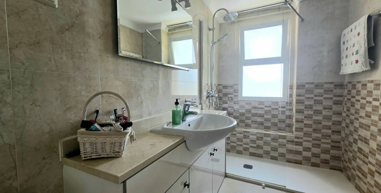 Venta de apartamento en planta baja en La Cala Hills 26